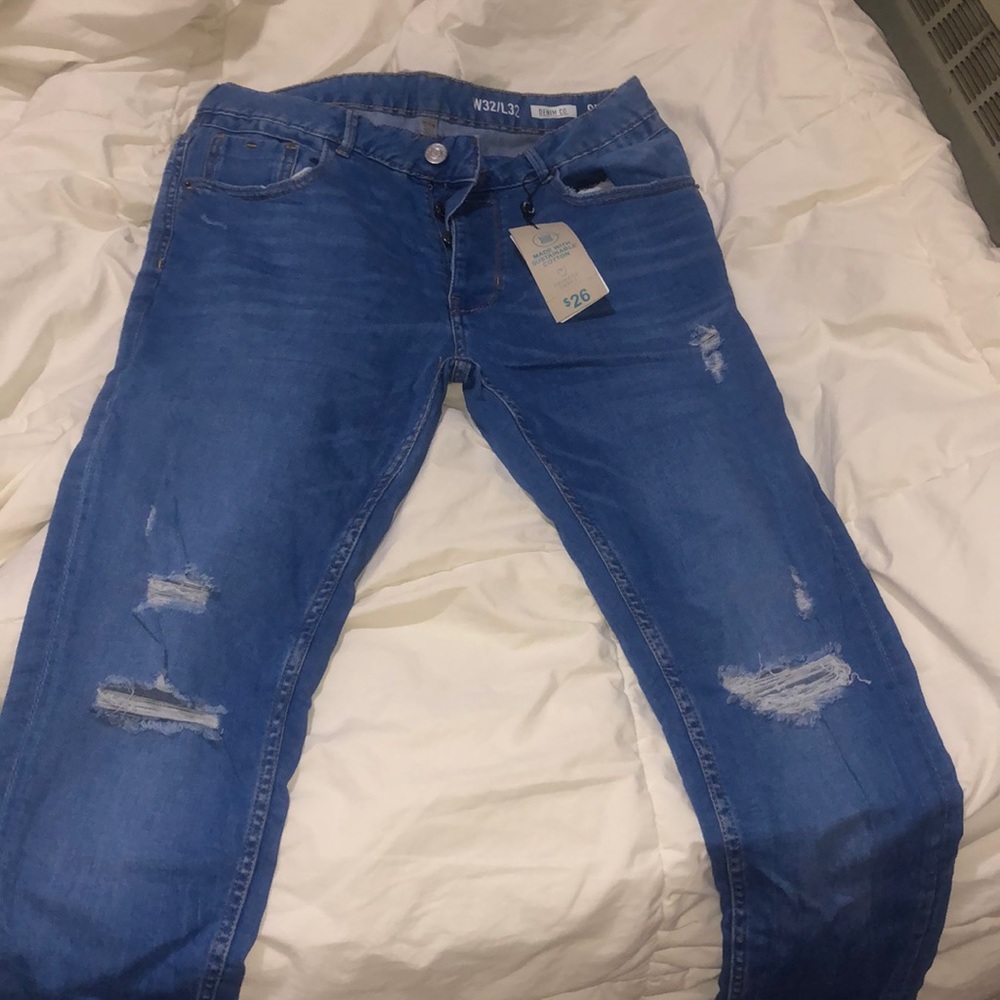 Brand new primark denim skinny never worn..sz 32 length and bottom is 32